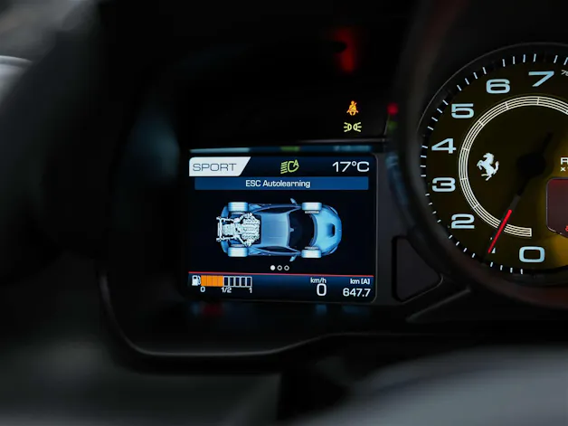 FERRARI F8 Tributo *Schalensitze*Keramik*Carbon*