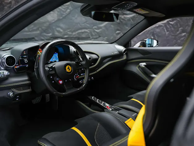 FERRARI F8 Tributo *Schalensitze*Keramik*Carbon*