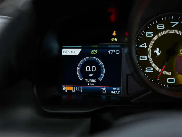 FERRARI F8 Tributo *Schalensitze*Keramik*Carbon*