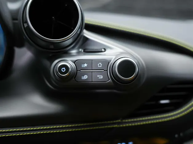 FERRARI F8 Tributo *Schalensitze*Keramik*Carbon*