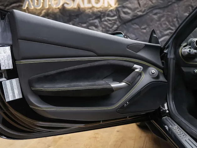 FERRARI F8 Tributo *Schalensitze*Keramik*Carbon*