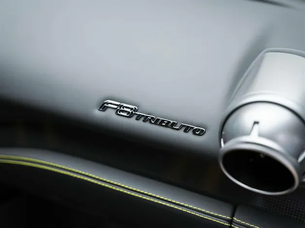 FERRARI F8 Tributo *Schalensitze*Keramik*Carbon*