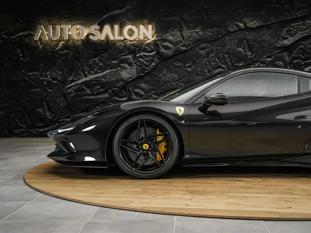 FERRARI F8 Tributo *Schalensitze*Keramik*Carbon*