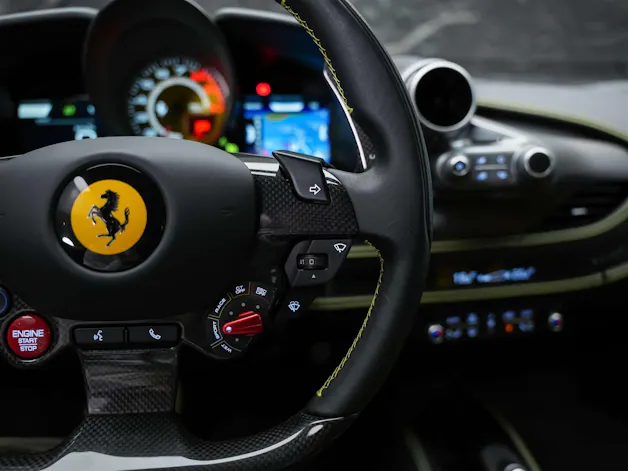 FERRARI F8 Tributo *Schalensitze*Keramik*Carbon*