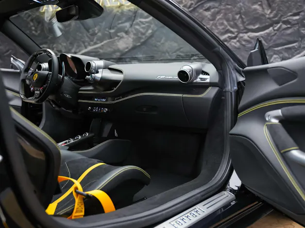 FERRARI F8 Tributo *Schalensitze*Keramik*Carbon*