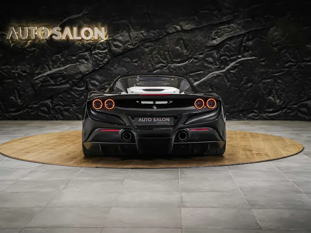 FERRARI F8 Tributo *Schalensitze*Keramik*Carbon*