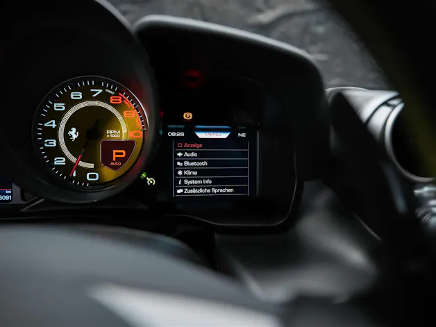 FERRARI F8 Tributo *Schalensitze*Keramik*Carbon*