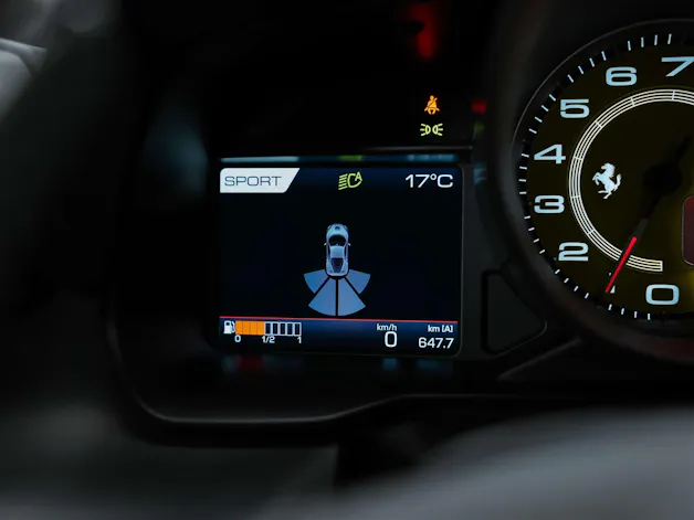 FERRARI F8 Tributo *Schalensitze*Keramik*Carbon*