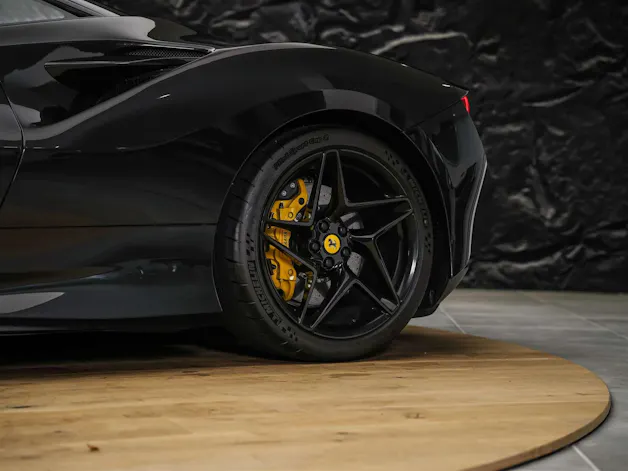 FERRARI F8 Tributo *Schalensitze*Keramik*Carbon*