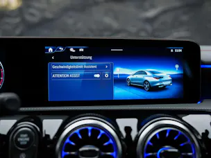 MERCEDES-BENZ CLA 200 AMG Line 7G-DCT *Werksgarantie*Lenkradheizung*Ambientebeleuchtung*
