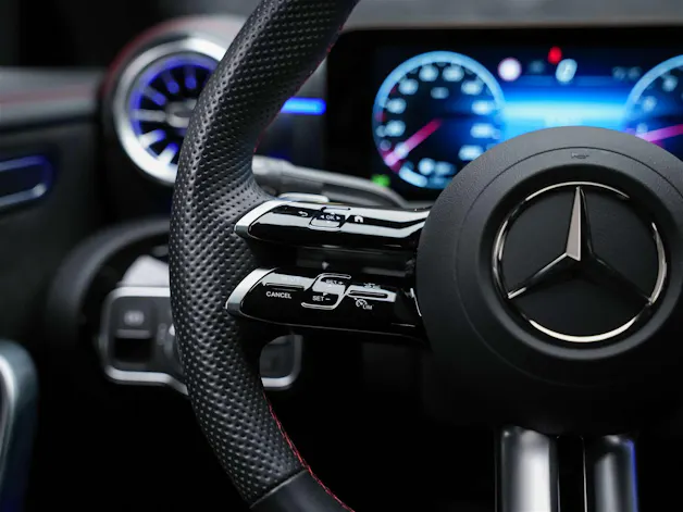 MERCEDES-BENZ CLA 200 AMG Line 7G-DCT *Werksgarantie*Lenkradheizung*Ambientebeleuchtung*
