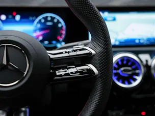 MERCEDES-BENZ CLA 200 AMG Line 7G-DCT *Werksgarantie*Lenkradheizung*Ambientebeleuchtung*