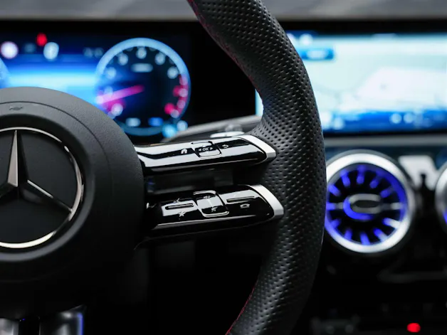MERCEDES-BENZ CLA 200 AMG Line 7G-DCT *Werksgarantie*Lenkradheizung*Ambientebeleuchtung*
