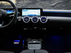 MERCEDES-BENZ CLA 200 AMG Line 7G-DCT *Werksgarantie*Lenkradheizung*Ambientebeleuchtung*