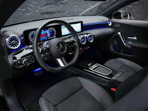 MERCEDES-BENZ CLA 200 AMG Line 7G-DCT *Werksgarantie*Lenkradheizung*Ambientebeleuchtung*