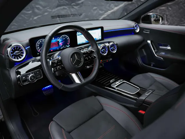 MERCEDES-BENZ CLA 200 AMG Line 7G-DCT *Werksgarantie*Lenkradheizung*Ambientebeleuchtung*