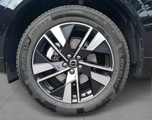 VOLVO XC60 2.0 B5 MH Plus Dark AWD