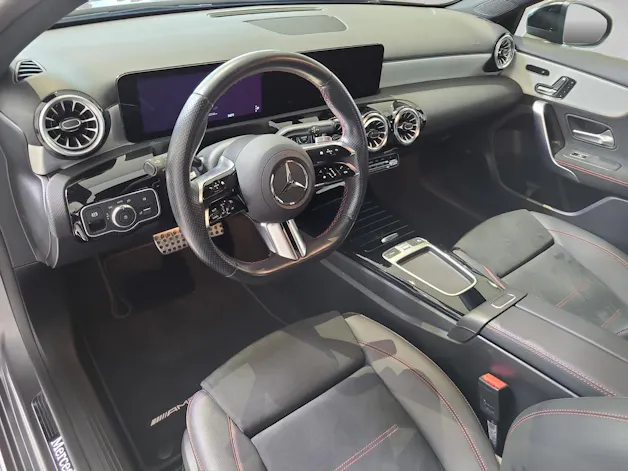 MERCEDES-BENZ A 250 AMG Line 4M W177