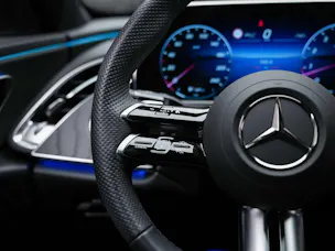 MERCEDES-BENZ E 200 AMG Line 9G-Tronic *21" Felgen*Werksgarantie*Lenkradheizung*Ambientebeleuchtung*