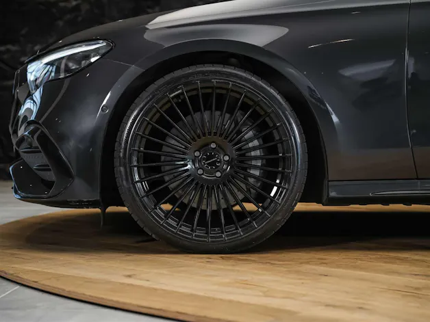 MERCEDES-BENZ E 200 AMG Line 9G-Tronic *21" Felgen*