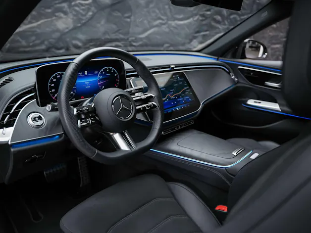 MERCEDES-BENZ E 200 AMG Line 9G-Tronic *21" Felgen*