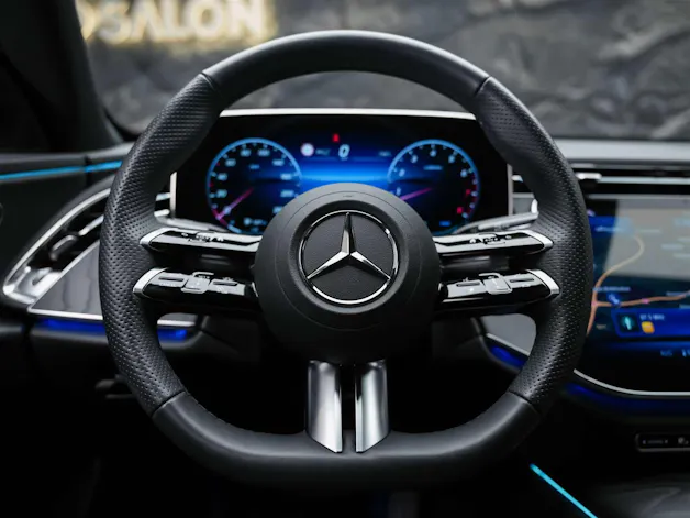MERCEDES-BENZ E 200 AMG Line 9G-Tronic *21" Felgen*