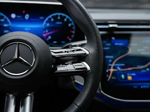 MERCEDES-BENZ E 200 AMG Line 9G-Tronic *21" Felgen*Werksgarantie*Lenkradheizung*Ambientebeleuchtung*