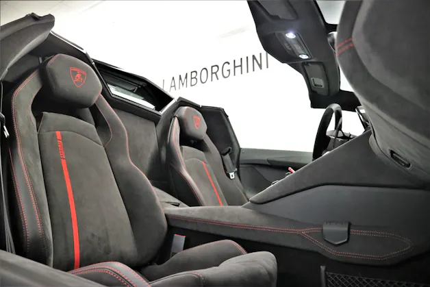 Lamborghini Aventador LP700-4 Roadster E-Gear