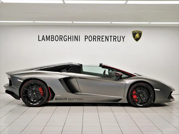 Lamborghini Aventador LP700-4 Roadster E-Gear