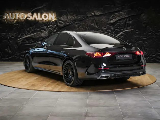 MERCEDES-BENZ E 220 d 4Matic 9G-Tronic *21" Felgen*Superscreen*Panorama*