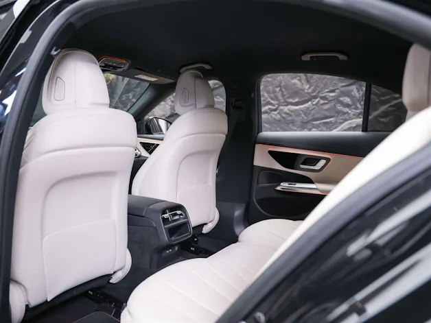 MERCEDES-BENZ E 220 d 4Matic 9G-Tronic *21" Felgen*Superscreen*Panorama*