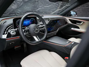 MERCEDES-BENZ E 220 d AMG Line 4Matic 9G-Tronic *21" Felgen*Werksgarantie*Superscreen*