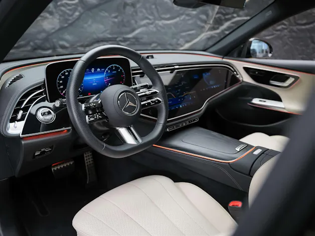 MERCEDES-BENZ E 220 d 4Matic 9G-Tronic *21" Felgen*Superscreen*Panorama*