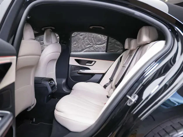 MERCEDES-BENZ E 220 d 4Matic 9G-Tronic *21" Felgen*Superscreen*Panorama*