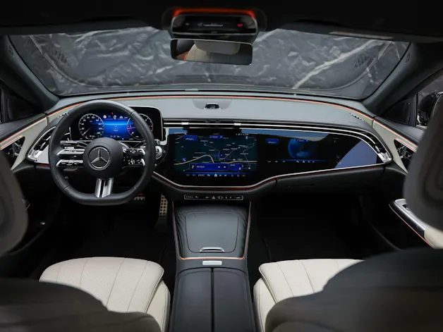 MERCEDES-BENZ E 220 d 4Matic 9G-Tronic *21" Felgen*Superscreen*Panorama*