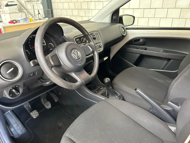 VW Up 1.0 BMT white up