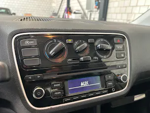 VW Up 1.0 BMT white up