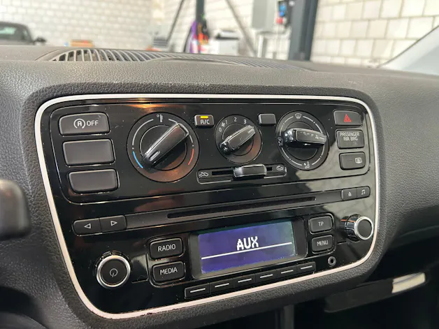 VW Up 1.0 BMT white up