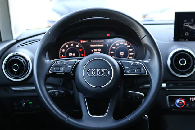 AUDI A3 Sportback 2.0 T FSI Design Quattro S-Tronic * LEDERSITZE * ELEKTRISCHE SITZE * LENKRADHEIZUNG *