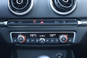 AUDI A3 Sportback 2.0 T FSI Design Quattro S-Tronic * LEDERSITZE * ELEKTRISCHE SITZE * LENKRADHEIZUNG *