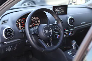AUDI A3 Sportback 2.0 T FSI Design Quattro S-Tronic * LEDERSITZE * ELEKTRISCHE SITZE * LENKRADHEIZUNG *
