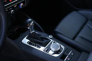 AUDI A3 Sportback 2.0 T FSI Design Quattro S-Tronic * LEDERSITZE * ELEKTRISCHE SITZE * LENKRADHEIZUNG *