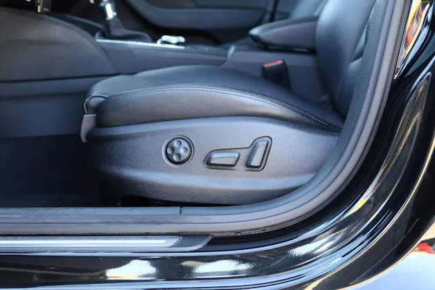 AUDI A3 Sportback 2.0 T FSI Design Quattro S-Tronic * LEDERSITZE * ELEKTRISCHE SITZE * LENKRADHEIZUNG *