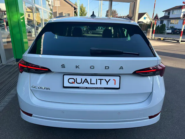 SKODA Octavia Combi 2.0 TDI DSG Style