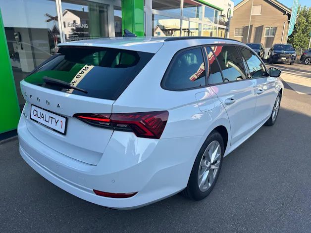 SKODA Octavia Combi 2.0 TDI DSG Style