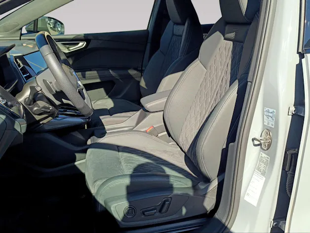 AUDI Audi Q4 45 e-tron Quattro S-Line / TOP Ausrüstung / CH-Modell Werksgarantie + Gratisservice