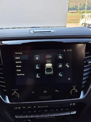 ISUZU 2.2Di AT Crew Prestige