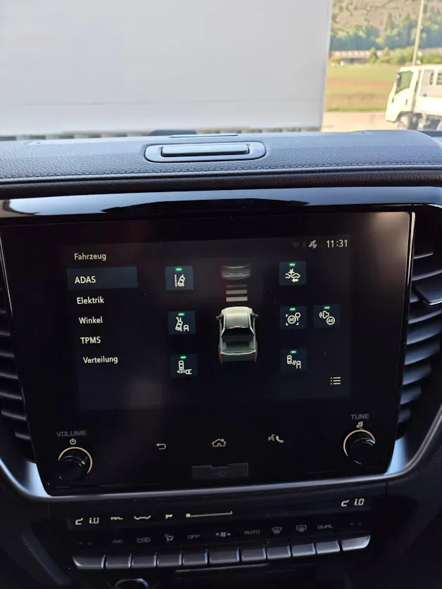 ISUZU 2.2Di AT Crew Prestige
