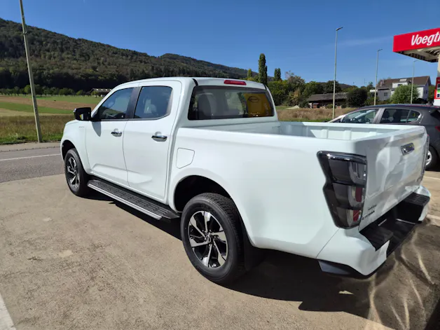 ISUZU 2.2Di AT Crew Prestige