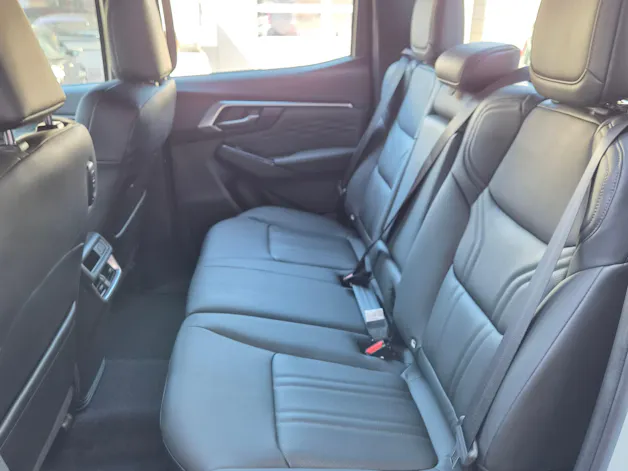 ISUZU 2.2Di AT Crew Prestige